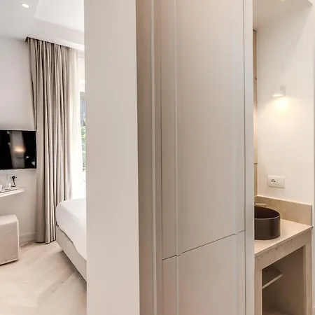 Diff'rent Souls - Luxury