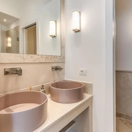 Diff'rent Souls - Luxury Sorrento